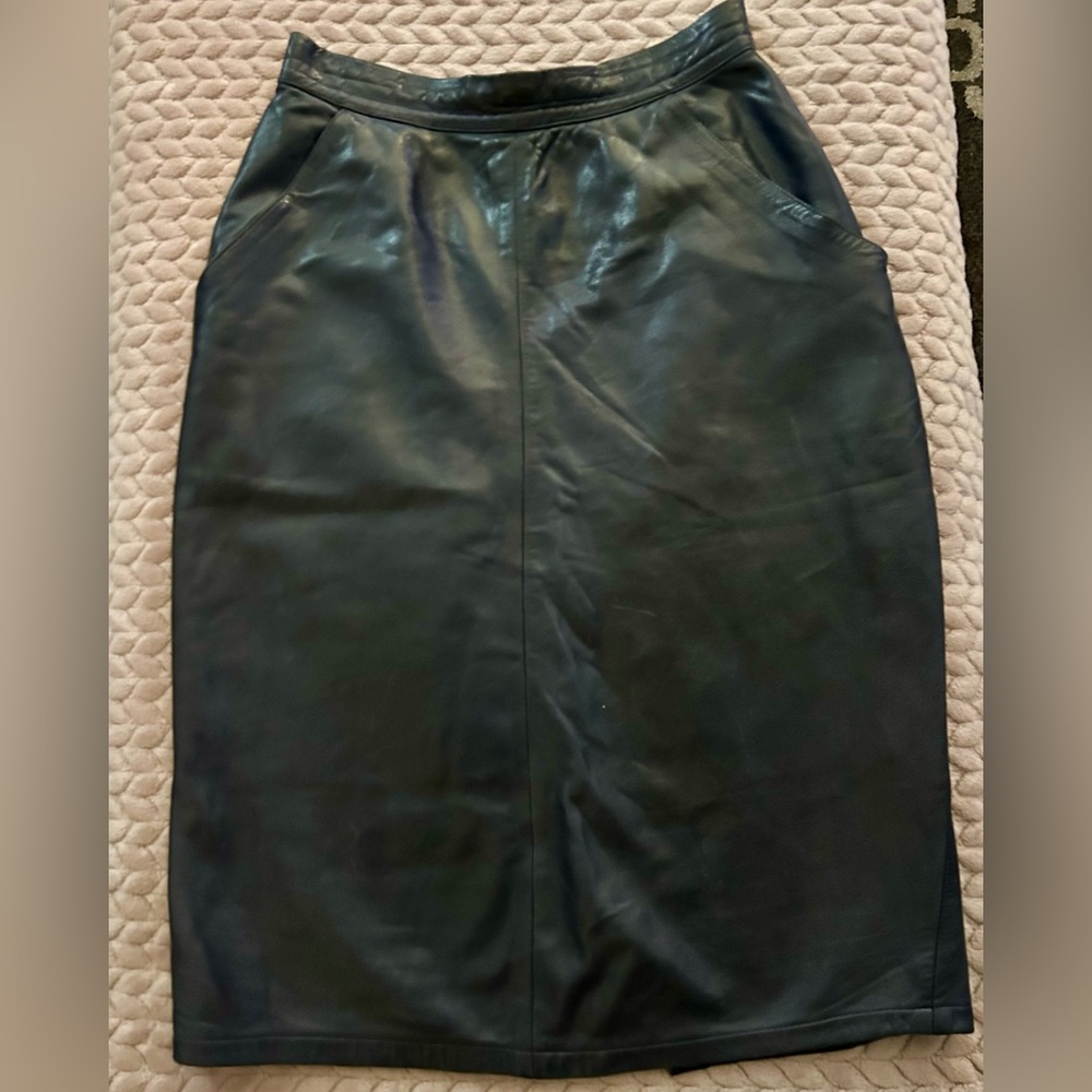 Vintage MARIO VALENTINO Soft Leather SKIRT size 42 10 Lined Pockets Small Waist